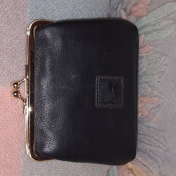 Dooney and Bourke Large framed kiss lock in black Florentine leather - Picture 2 of 4